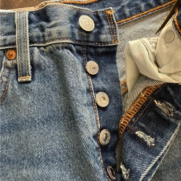 Levi’s 501 High Rise Mid Thigh Shorts - Picture 6 of 6